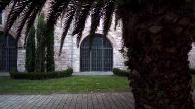İstanbul Sultanahmet Meydanı. Hipodrom Meydanı. İstanbul 'un Fatih Sultanahmet ilçesindeki tarihi kent merkezinin ana meydanı. 