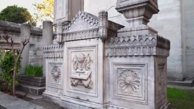 İstanbul 'daki Süleyman mezarlığı. İstanbul 'da açık havada mezar taşları ve anıtlar müzesi. Süleyman Camii 'ndeki mezarlıkta mezar taşları. Süleyman Camii İstanbul