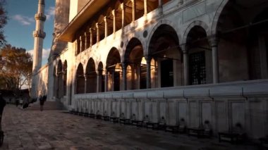 İstanbul 'da Süleyman. Süleyman Camii İstanbul. Şehrin Vefa bölgesinin eski bir bölgesi. Muhteşem Sultan Süleyman 'ın Camii. dört minare