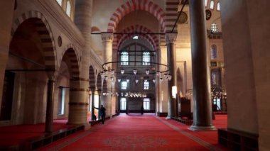 İstanbul 'da Süleyman. Süleyman Camii İstanbul. Muhteşem Sultan Süleyman 'ın Camii. İstanbul 'daki Süleyman Camii' nin içi. Türk mimarisi. Camide dekorasyon.
