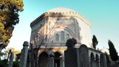İstanbul 'daki Süleyman mezarlığı. İstanbul 'da açık havada mezar taşları ve anıtlar müzesi. Süleyman Camii 'ndeki mezarlıkta mezar taşları. Süleyman Camii İstanbul