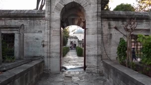 伊斯坦布尔苏莱曼尼亚清真寺的庭院 伊斯坦布尔苏莱曼尼亚清真寺 苏丹苏莱曼的清真寺 伟大的 土耳其建筑 — 图库视频影像