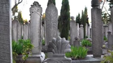İstanbul 'daki Süleyman mezarlığı. İstanbul 'da açık havada mezar taşları ve anıtlar müzesi. Süleyman Camii 'ndeki mezarlıkta mezar taşları. Süleyman Camii İstanbul