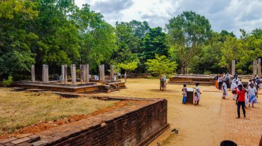 18 Mart 2019 'da Anuradhapura Sri Lanka' da antik kalıntılar ele geçirildi.