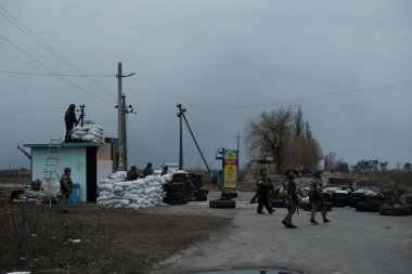 Hostroluchchya, Ukrayna: 7 Mart 2022: Ukrayna köyündeki bölge savunma savaşçıları