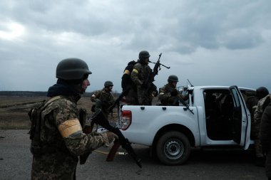 Hostroluchchya, Ukrayna: 6 Mart 2022 Ukrayna köyündeki bölge savunma savaşçıları