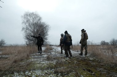 Hostroluchchya, Ukrayna: 7 Mart 2022: Ukrayna köyündeki bölge savunma savaşçıları