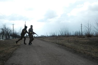 Hostroluchchya, Ukrayna: 7 Mart 2022: Ukrayna köyündeki bölge savunma savaşçıları
