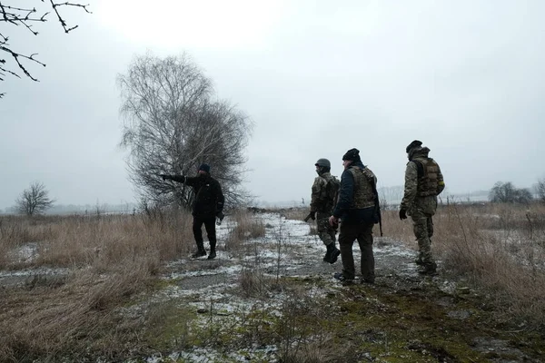 Hostroluchchya, Ukrayna: 7 Mart 2022: Ukrayna köyündeki bölge savunma savaşçıları
