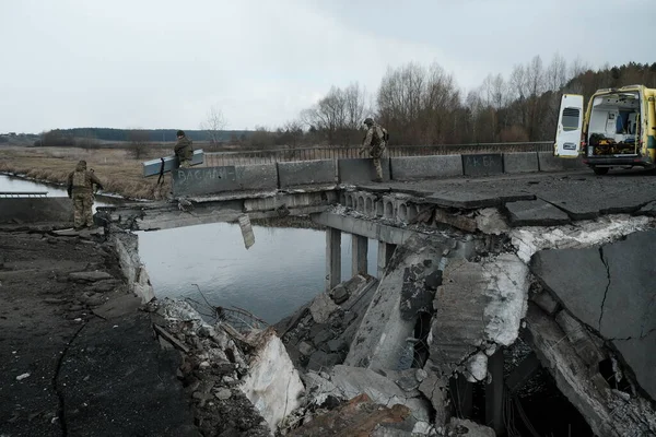 Хостролуччья Украина Марта 2022 Года Разрушенный Русской Армией Мост Украинском — Бесплатное стоковое фото