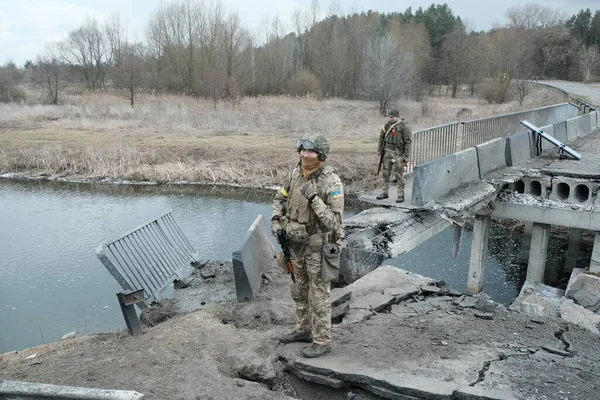Hostroluchchya Ukraine March 2022 Destroyed Bridge Russian Army Ukrainian Village — Free Stock Photo