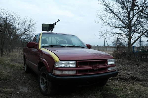 Hostroluchya ウクライナ March 2022 車の屋根の上の武器のクローズアップ — ストック写真