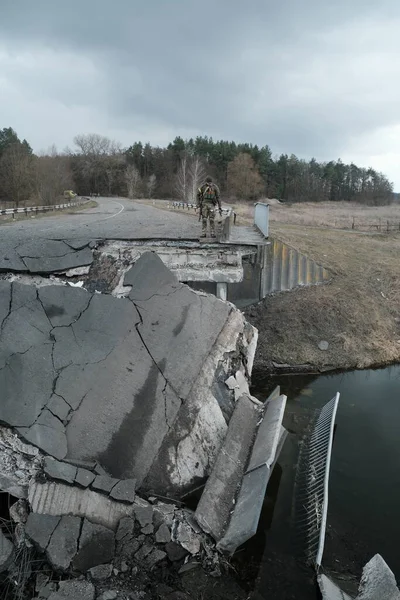 Hostroluchya Ukraine Березня 2022 Зруйнований Міст Російською Армією Українському Селі Ліцензійні Стокові Фото