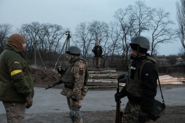 Hostroluchchya, Ukrayna: 8 Mart 2022: Ukrayna köyünde toprak savunma savaşçıları