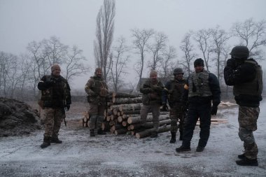 Hostroluchchya, Ukrayna: 8 Mart 2022: Ukrayna köyündeki bölgesel savunma savaşçıları