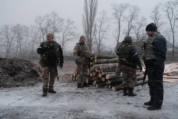 Hostroluchchya, Ukrayna: 8 Mart 2022: Ukrayna köyündeki bölgesel savunma savaşçıları