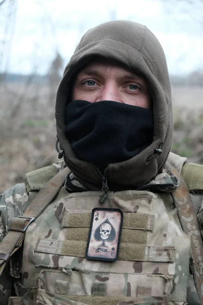 Hostroluchchya, Ukrayna: 8 Mart 2022: Ukrayna toprak savunma savaşçısı