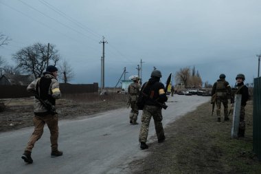 Hostroluchchya, Ukrayna: 6 Mart 2022: Ukrayna köyünde toprak savunma savaşçıları