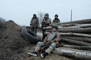 Hostroluchchya, Ukrayna: 8 Mart 2022: Ukrayna toprak savunma savaşçıları 