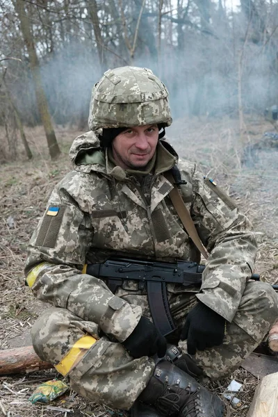 Hostroluchchya Ukrajina Března 2022 Ukrajinský Teritoriální Obranný Bojovník Zbraní — Stock fotografie