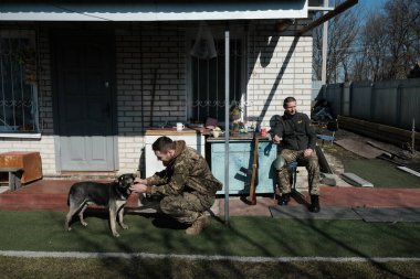 Hostroluchchya, Ukrayna: 8 Mart 2022: Ukrayna toprak savunma savaşçıları 