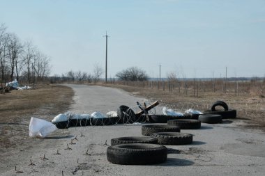 Hostroluchchya, Ukrayna: 14 Mart 2022: Köy yakınlarındaki kontrol noktası