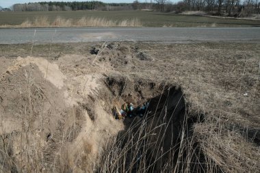 Hostroluchchya, Ukrayna: 14 Mart 2022: Hendekte molotof kokteylleri