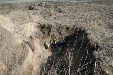 Hostroluchchya, Ukrayna: 14 Mart 2022: Hendekte molotof kokteylleri