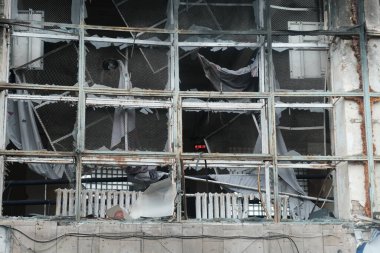 Kyiv, Ukrayna: 2 Mart 2022: Kyiv 'deki Rus askeri binası hasar gördü