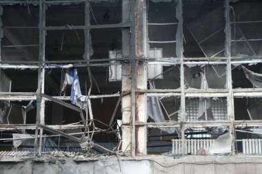 Kyiv, Ukrayna: 2 Mart 2022: Kyiv 'deki Rus askeri binası hasar gördü