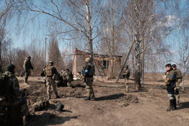 Lukashi, Ukrayna: 24 Mart 2022: Ukrayna toprak savunma savaşçıları