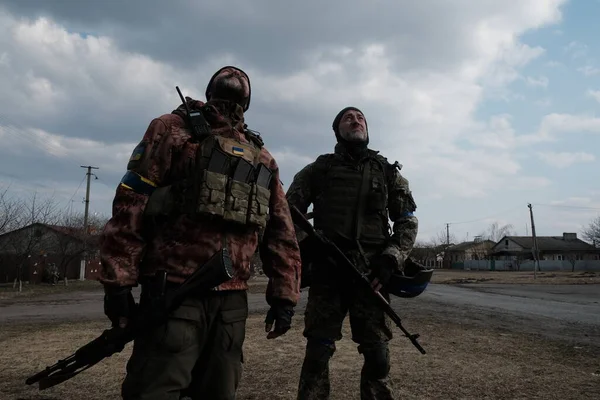 Lukashi, Ukrayna: 24 Mart 2022: Ukrayna toprak savunma savaşçıları