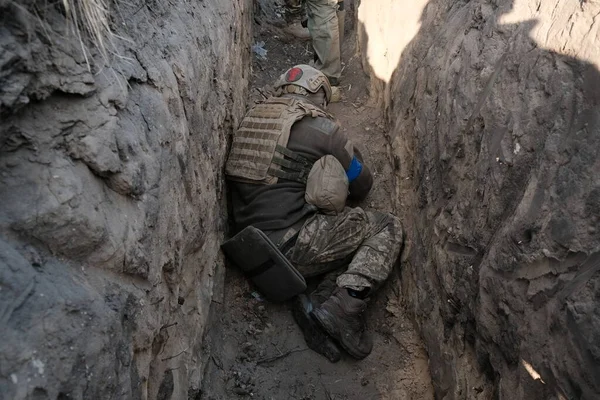 Lukashi Ukraine March 2022 Ukrainian Soldier Trench — Free Stock Photo