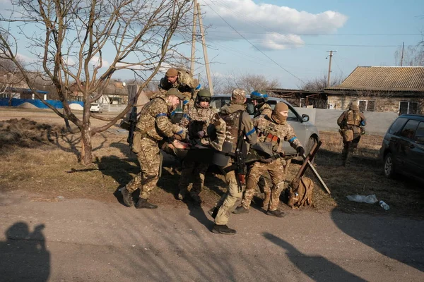 Lukashi, Ukrayna: 24 Mart 2022: Ukrayna toprak savunma savaşçıları