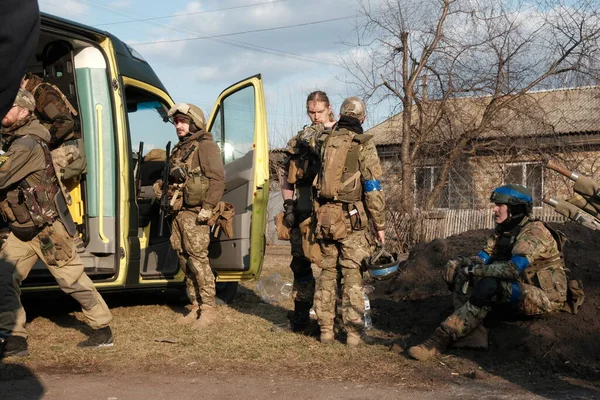 Lukashi, Ukrayna: 24 Mart 2022: Ukrayna toprak savunma savaşçıları