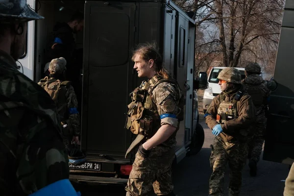 Lukashi, Ukrayna: 24 Mart 2022: Ukrayna toprak savunma savaşçıları