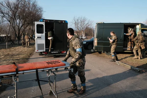 Lukashi, Ukrayna: 24 Mart 2022: Ukrayna 'nın Ukrayna köyünde Ukrayna savunma savaşçıları