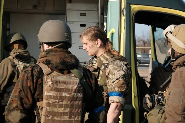 Lukashi, Ukrayna: 24 Mart 2022: Ukrayna 'nın Ukrayna köyünde Ukrayna savunma savaşçıları