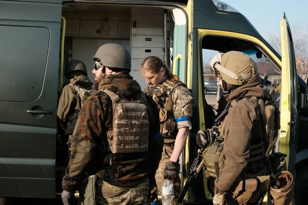 Lukashi, Ukrayna: 24 Mart 2022: Ukrayna toprak savunma savaşçıları