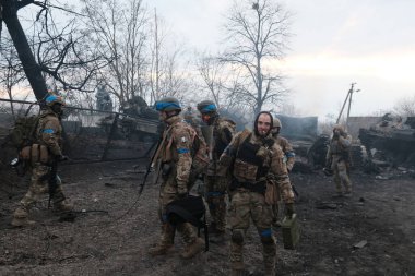 Lukyanivka, Ukrayna: 25 Mart 2022: Ukrayna toprak savunma savaşçıları