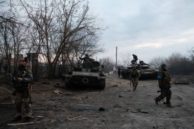 Lukyanivka, Ukrayna: 25 Mart 2022: Ukrayna toprak savunma savaşçıları