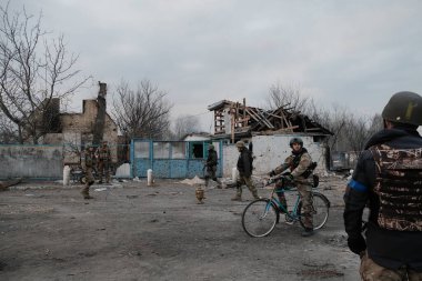 Lukyanivka, Ukrayna: 25 Mart 2022: Ukrayna toprak savunma savaşçıları