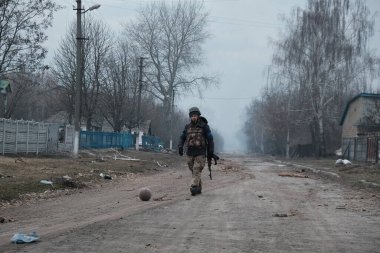 Lukyanivka, Ukrayna: 25 Mart 2022: Rus işgali sonrasında özgürlüğüne kavuştu