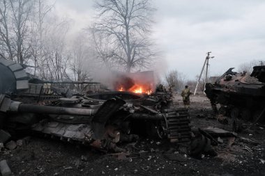Lukyanivka, Ukrayna: 25 Mart 2022: Rus askeri aracı yok edildi
