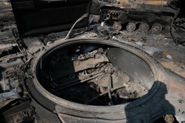 Lukyanivka, Ukrayna: 25 Mart 2022: Rus askeri aracı yok edildi