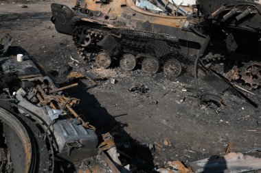 Lukyanivka, Ukrayna: 25 Mart 2022: Rus askeri aracı yok edildi