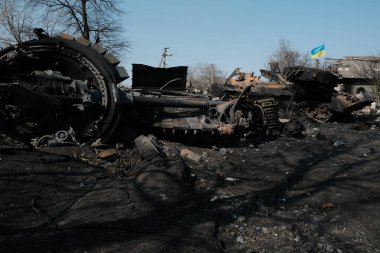 Lukyanivka, Ukrayna: 25 Mart 2022: Rus askeri aracı yok edildi