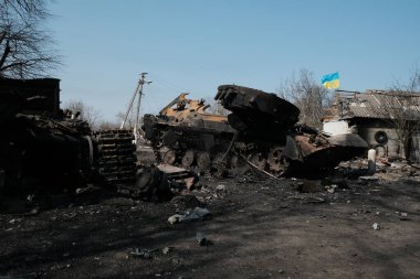 Lukyanivka, Ukrayna: 25 Mart 2022: Rus askeri aracı yok edildi