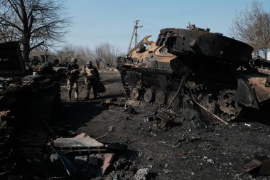 Lukyanivka, Ukrayna: 25 Mart 2022: Rus askeri aracı yok edildi