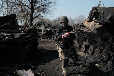 Lukyanivka, Ukrayna: 25 Mart 2022: Ukrayna toprak savunma savaşçısı